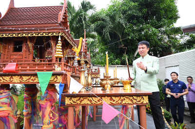 สักการะสิ่งศักดิ์สิทธิ์ กรมส่งเสริมสหกรณ์ 53 ปี พารามิเตอร์รูปภาพ 1