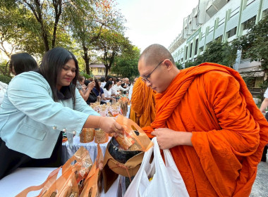 ร่วมกันทำบุญตักบาตรข้าวสารอาหารแห้งวันขึ้นปีใหม่ 2569 พารามิเตอร์รูปภาพ 9