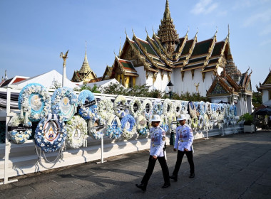 พิธีวางพวงมาลาถวายสักการะเบื้องหน้าพระฉายาลักษณ์ พารามิเตอร์รูปภาพ 11