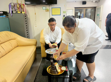 กิจกรรม "รดน้ำและขอพร" เนื่องในเทศกาลสงกรานต์ ประจำปี 2569 พารามิเตอร์รูปภาพ 11