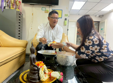 กิจกรรม "รดน้ำและขอพร" เนื่องในเทศกาลสงกรานต์ ประจำปี 2569 พารามิเตอร์รูปภาพ 17