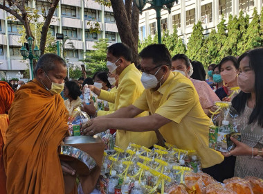 พิธีทำบุญตักบาตร เนื่องในโอกาสวันขึ้นปีใหม่ 2566 พารามิเตอร์รูปภาพ 5